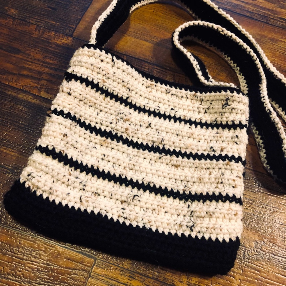 Crocheted crossbody